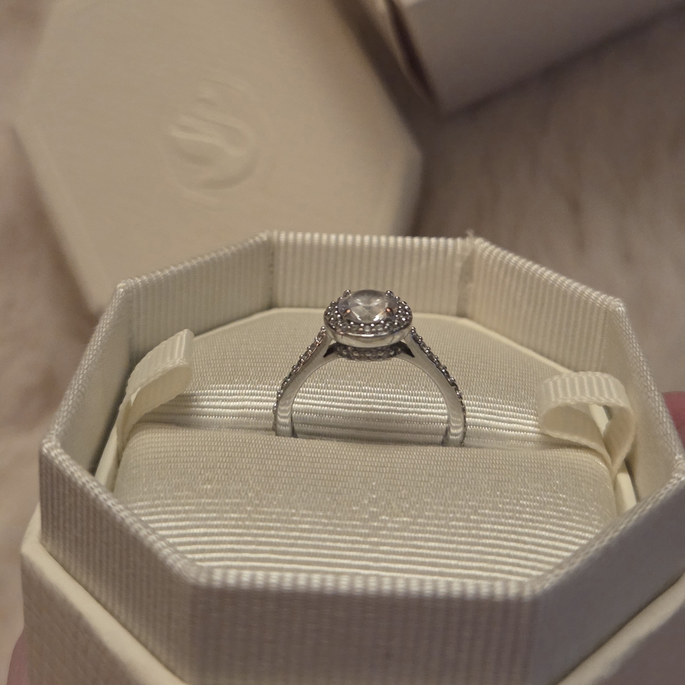 Swarovski Constella Cocktail Ring White Rhodium Plated Size 52 5642624 - Picture 4 of 16